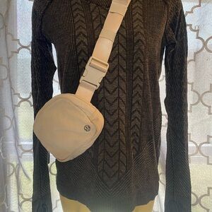 Girls Lululemon Ivivva Glacier Air long sleeve top size 14! Dark Grey! Beltbag!